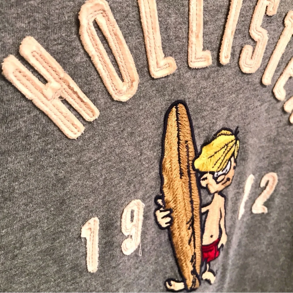 Vintage Y2K Hollister Embroidered Surfer Man Tee Gray